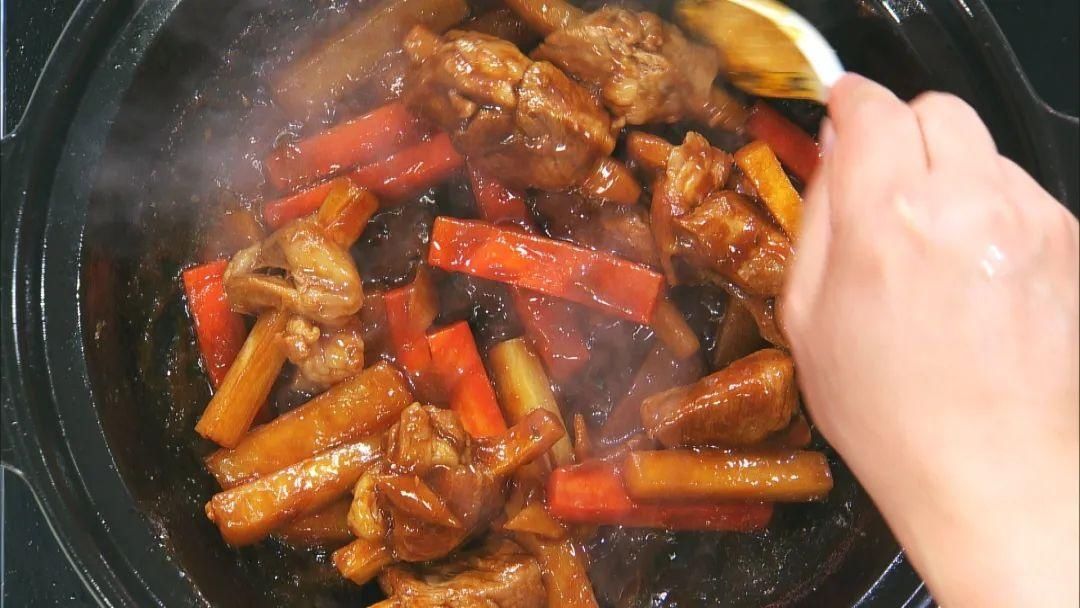  羊肉|「养生厨房」今日菜品——“脱胎换骨”羊肉煲