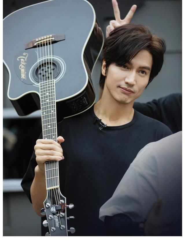 訓(xùn)練照|言承旭訓(xùn)練照曝光，44歲男神狀態(tài)清爽帥氣依舊，努力訓(xùn)練神情專注