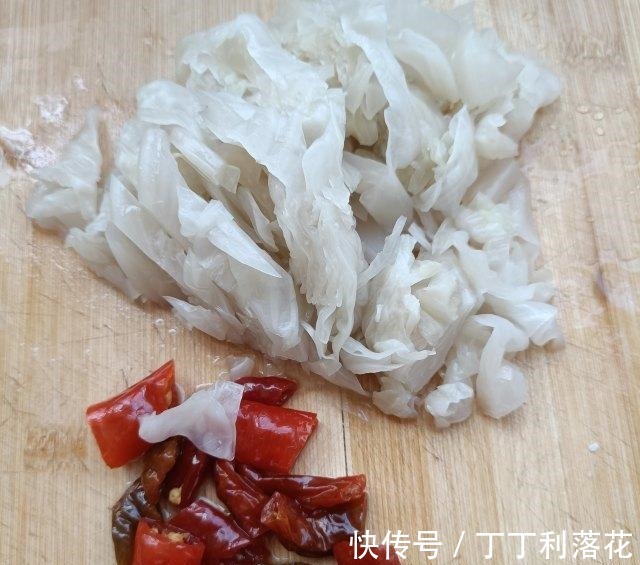 泡椒|酸包菜烧肉片,香而不腻,解馋下饭!