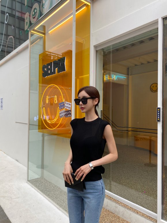 牛仔套装|孙允珠御姐型穿搭成熟撩人，针织套装和牛仔套装，哪款更性感?