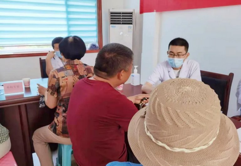 济南三院外科二党支部|济南三院外科二党支部开展父亲节义诊活动