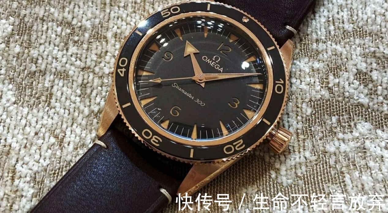 青铜|表友入手了欧米茄海马300腕表青铜金款,有人却说这价格可以入手黑水鬼了