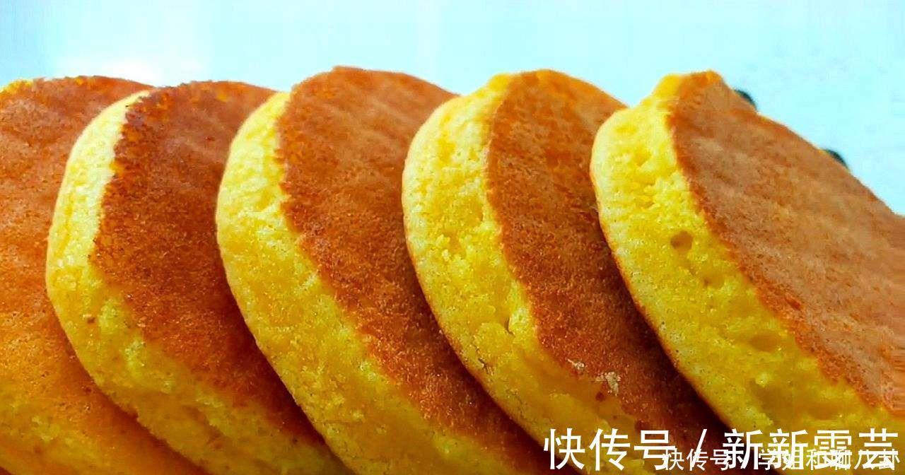 香甜玉米饼，随手一搅就能做，手都不沾面，方便好做味道好