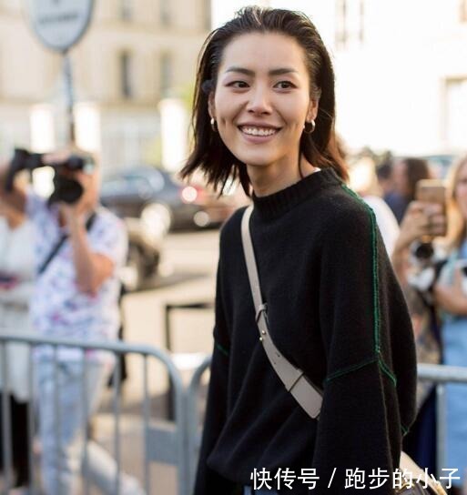 气质|刘雯的时尚看不懂,弄个大油头就算了还紧贴头皮,气质都改变不少