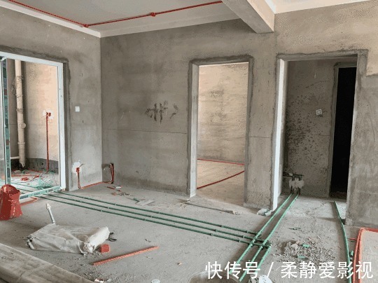 装修|她家装修花了12万,打造网红款电视墙,请木工师傅打柜子很喜欢