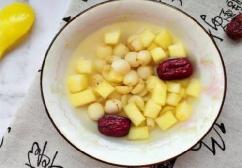 苹果|失眠最怕喝“这汤”,简单煮一煮,补血安神,一觉睡到大天亮