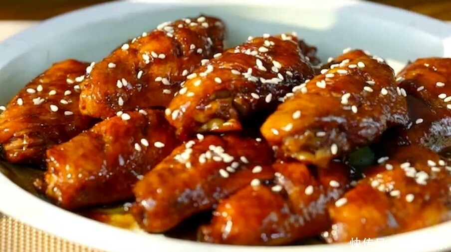 一道百吃不厌的美食,口感嫩滑,色泽艳丽,是孩子们的最爱