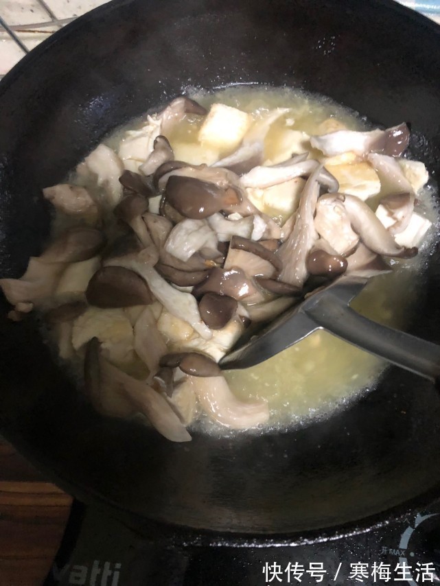 天冷了,豆腐和它是绝配,简单煮一煮,暖胃养胃,孩子记得要多吃