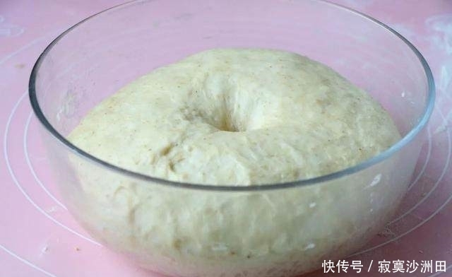 色拉油版吐司不用面包机,不用手揉面,依然可以做出手套膜的柔软