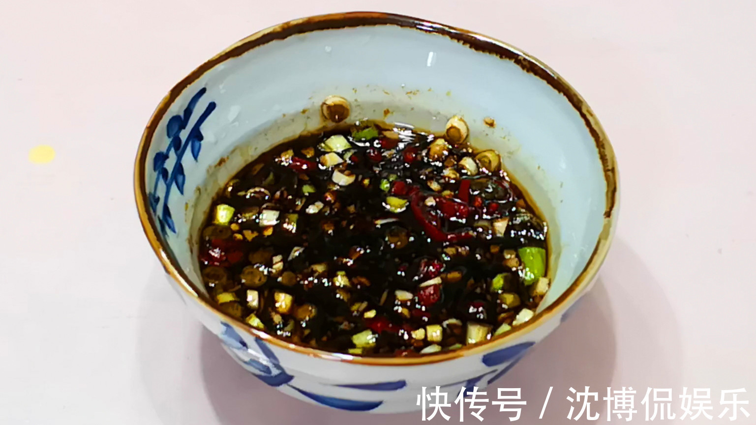 蒜蓉茄子|夏天，茄子别做红烧了，教你新吃法，不蒸不油炸，上桌比吃肉还香