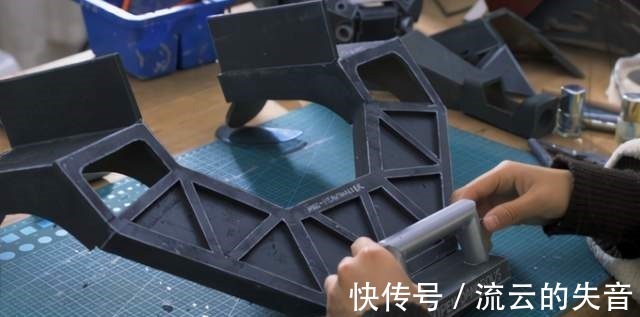 轮胎|B站大佬推荐国漫爱好者做灵笼机甲,日漫爱好者用轮胎做巨人