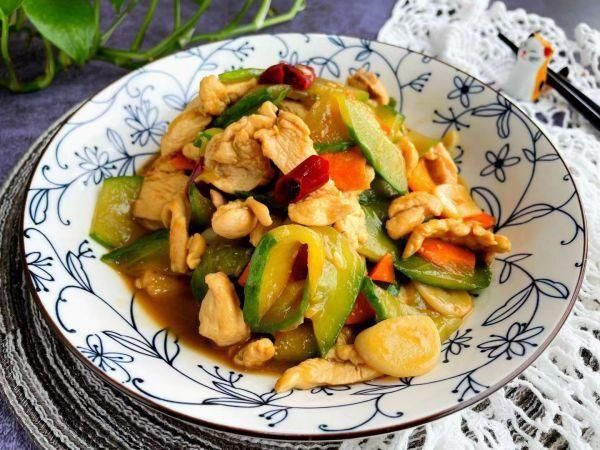 水淀粉|超嫩滑的鸡胸肉炒黄瓜片这么做，吃前一定备足饭