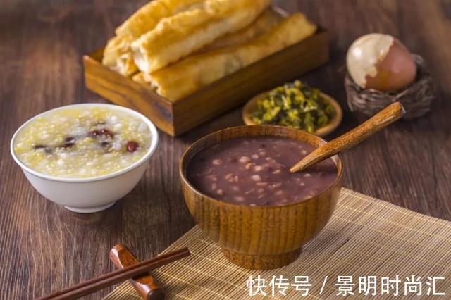 不吃早餐|寿命短的人,早上起床后喜欢做3件事,为了健康,早点杜绝为好