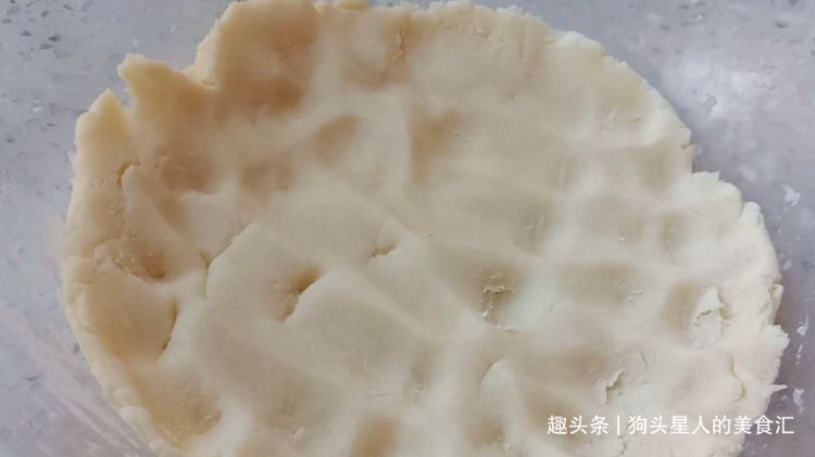 红豆酥饼的懒人做法，外面20块钱一斤，在家做成本不到5元，真香