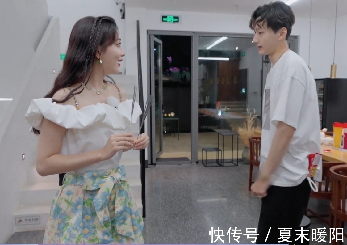 孟子义遇上耿直相亲对象,气氛看似冷清,实则两人是“推拉”高手