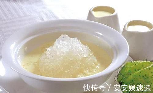 女人|月经量少的女人，不妨每天吃点它，能帮你滋养卵巢，调理月经！