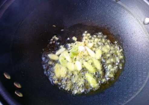 教你一道挂面的家常做法,看着有食欲,吃着香,特别简单