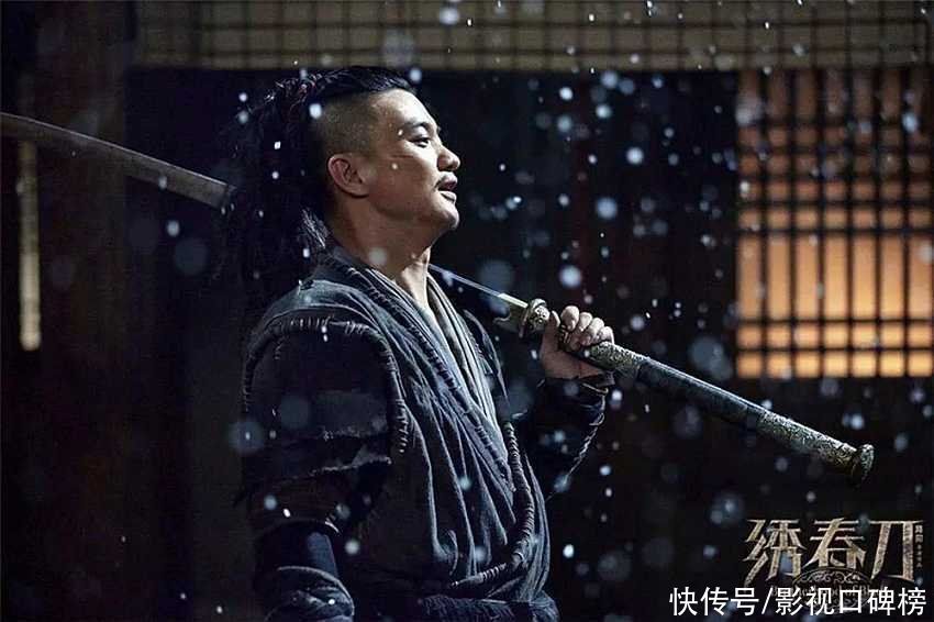 王一博|当红明星有哪些心酸的龙套史？王一博造型雷人，肖战充当背景板