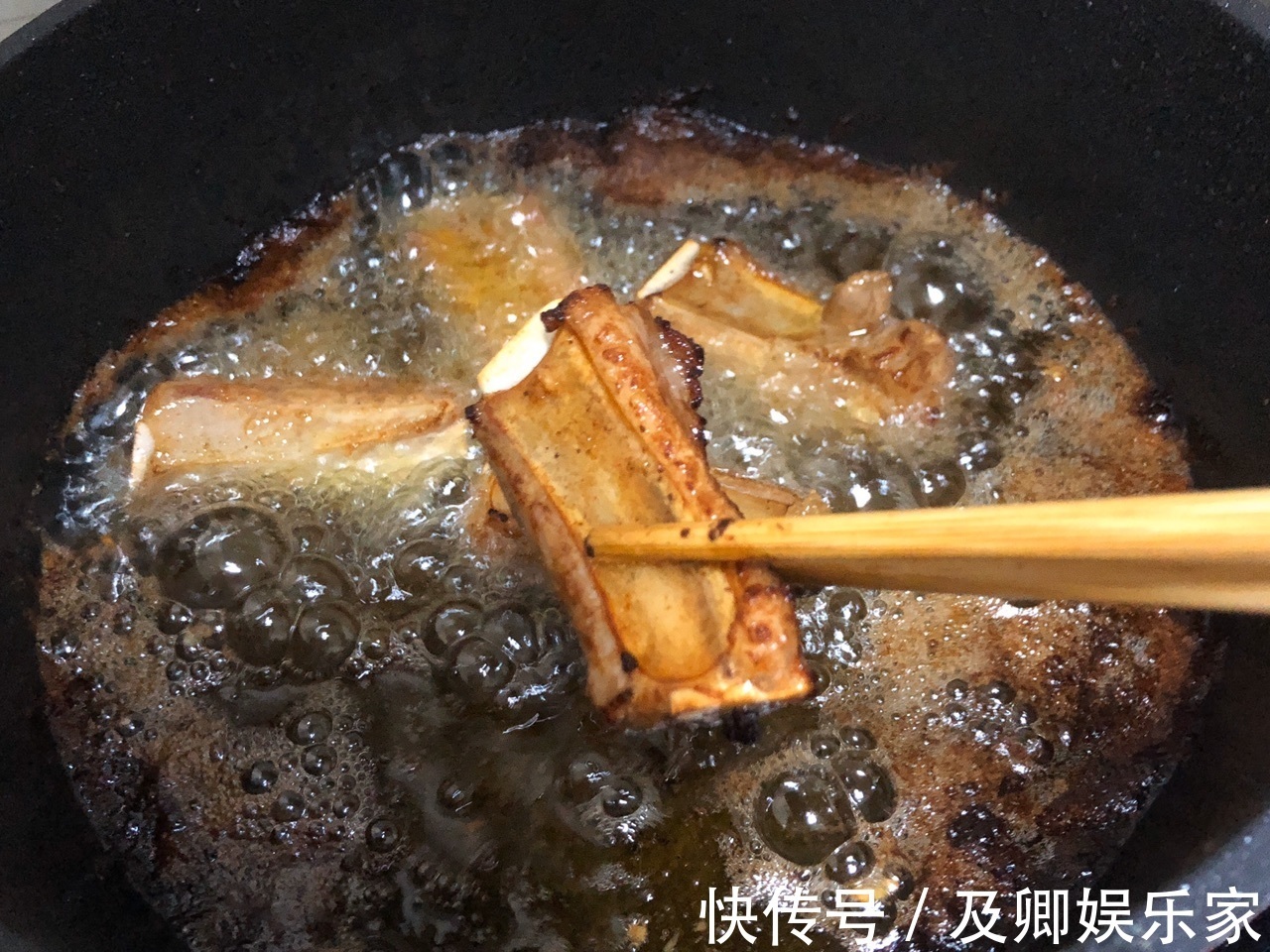 啤酒|家常排骨玉米煲,排骨香嫩肉香十足,营养下饭菜的不二之选!