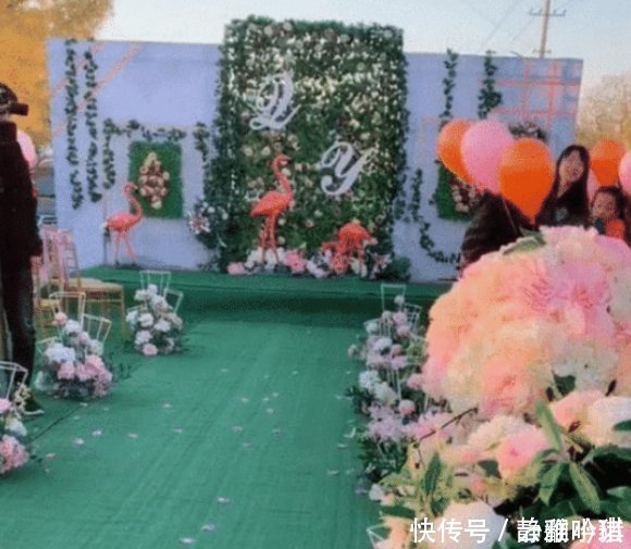 抖音“最洋气新娘”火了,穿“无痕暗纹婚纱”网友羡慕新郎