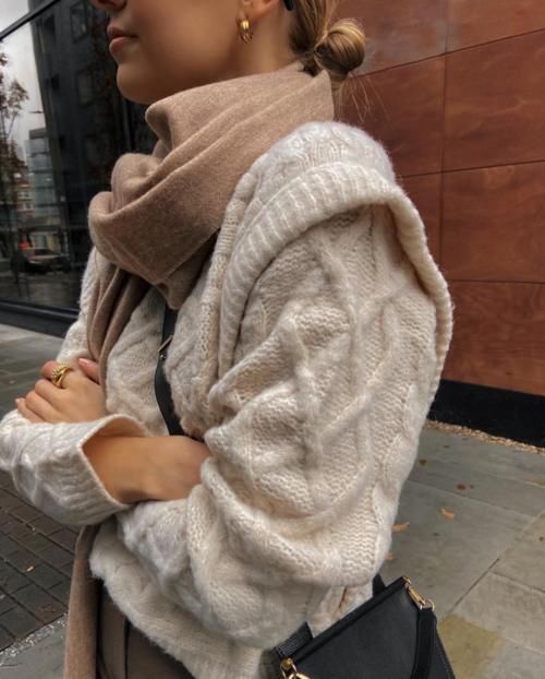 懂时尚的上班族，穿搭洋气还实用，这个女孩的搭配带来全新灵感