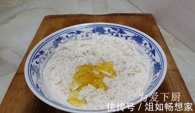 保鲜膜|中秋节别买月饼了,擀杖擀一擀,外皮香酥又掉渣,没烤箱也能成功