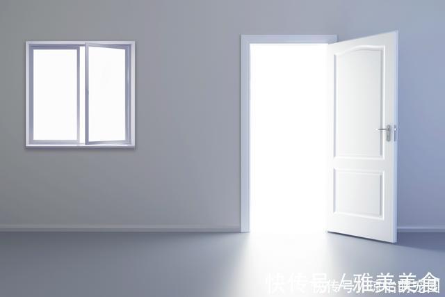 墙面|灰色地砖，配什么颜色的房门选择正确了，装修更大气
