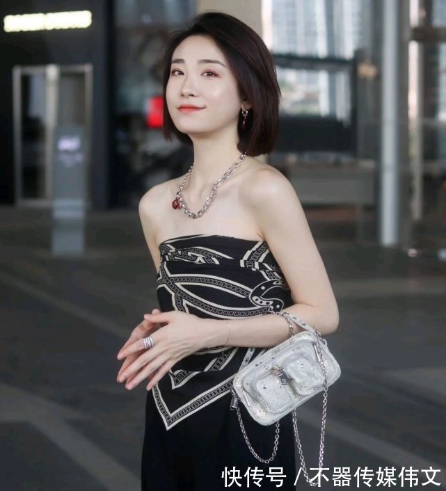 时尚博主|敢穿太重要了，大胆尝试不一样的穿搭风格，演绎美丽的视觉盛宴