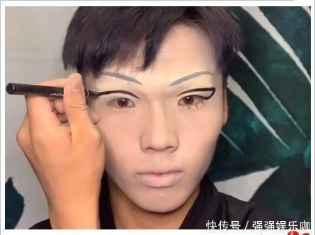 小哥哥仿妆“巴卫”,开局粉底不要钱看到最后非你不嫁了