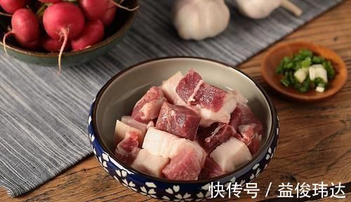 烤肉|血脂高如何养生？少吃3种肉，多喝1种水，血液更畅通