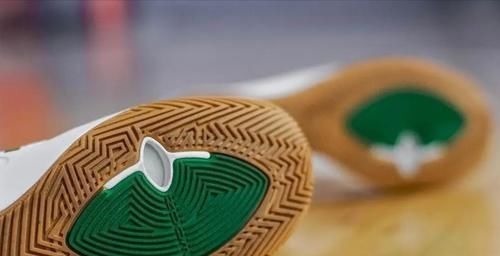 水泥地 绝对耐磨,最适合水泥地的实战篮球鞋推荐!