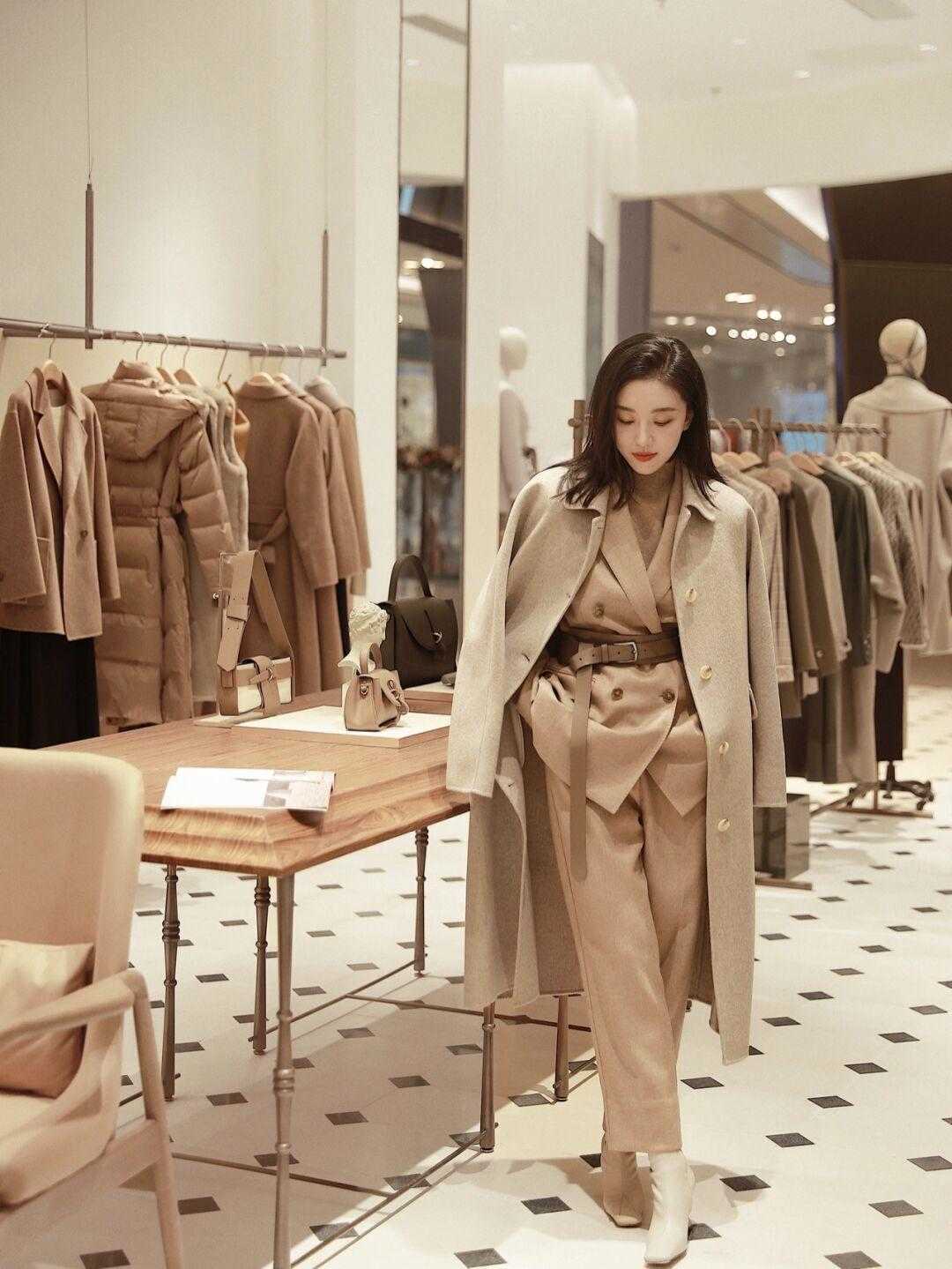 冬天 冬天不想穿羽绒服怎么办?试试毛呢大衣+西装,提升气质又保暖!