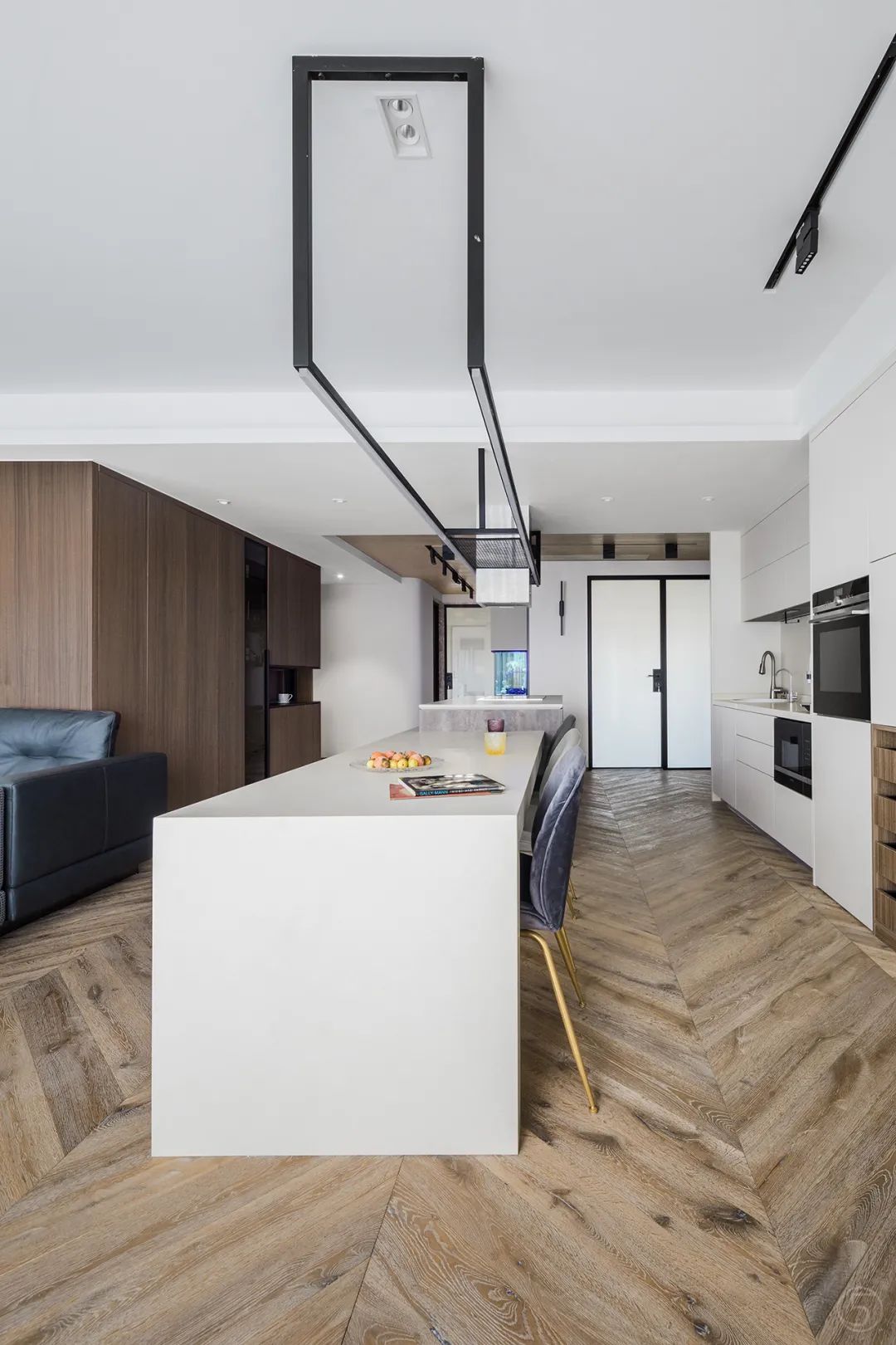 无主灯|180㎡现代极简，无主灯设计果然不凡，朴素的空间也有档次感