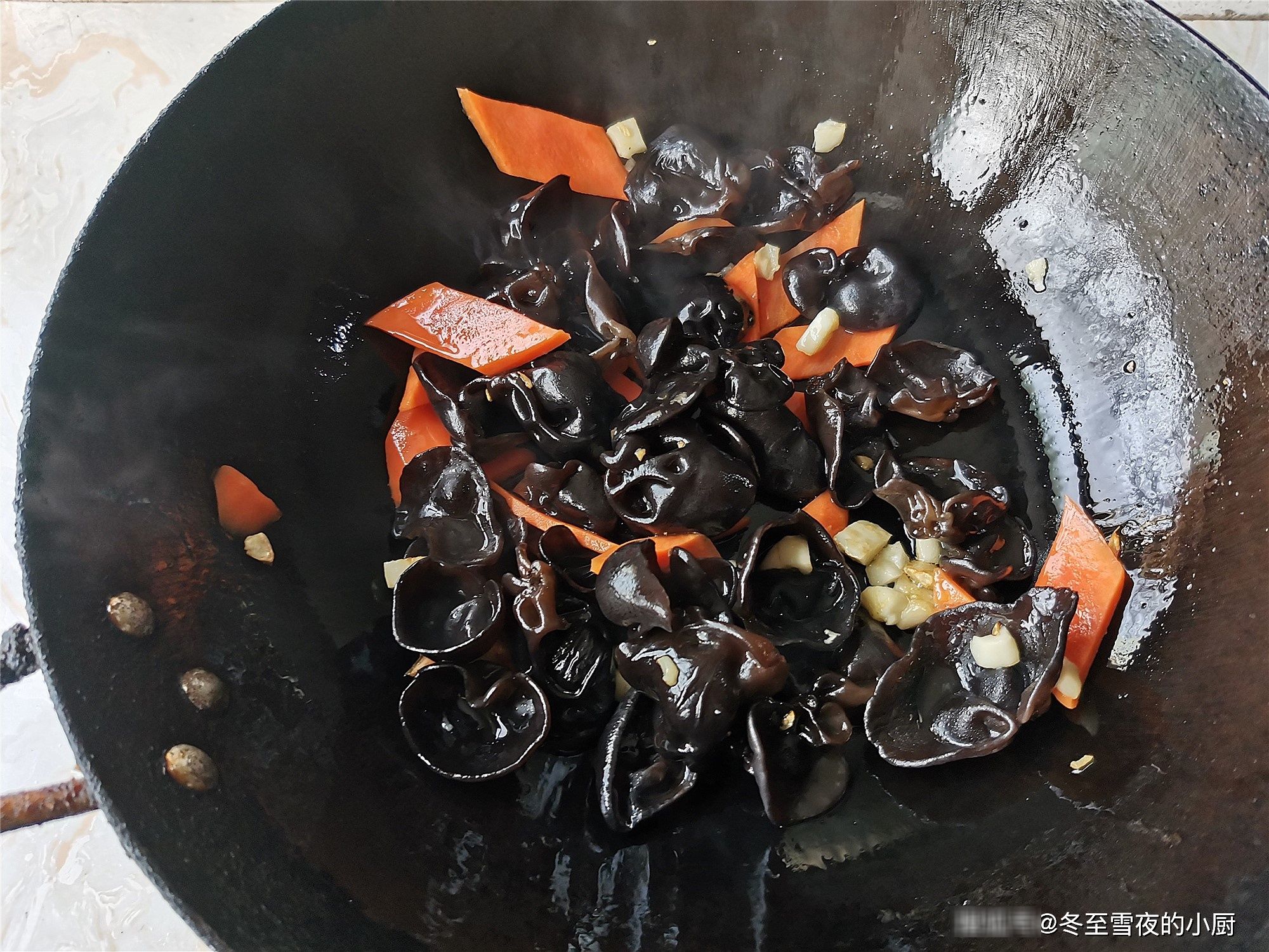 年夜饭，蔬菜小炒受欢迎，把这四种蔬菜一起炒，吃着清淡脆嫩