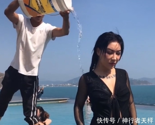 助理整桶水倒向跪地新娘后，直接抓拍到华丽瞬间，成片细节不寻常