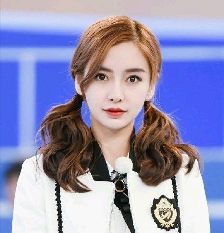 ?女人无论多少岁，扎头发记住3个技巧，简单耐看显气质