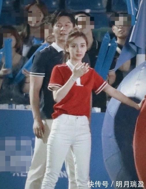 跑男|上帝给了杨颖“动漫脸”,却忘了她的腿型,穿上白裤子后腿围亮了