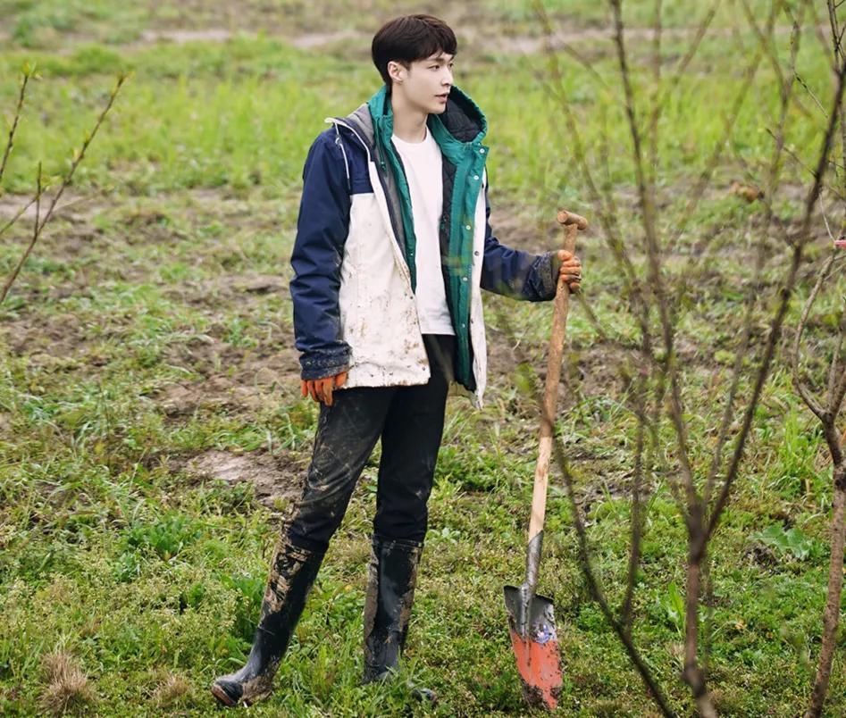 張藝興破相，到蘑菇屋第一天就受傷，節(jié)目組卻不敢公開(kāi)受傷過(guò)程