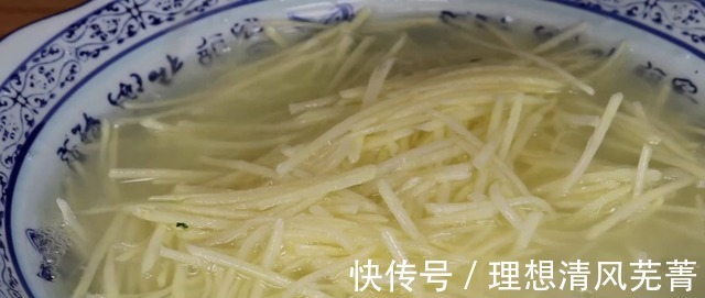 土豆不要再炒着吃了,教你做懒人土豆饼,鲜香酥脆,好吃过瘾!