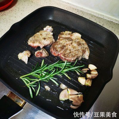  回味无穷的迷迭梅花肉来拯救你的胃