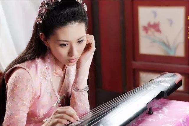 明朝一才女,因写了一副对联,被皇帝钦点入宫,她却急着要离开