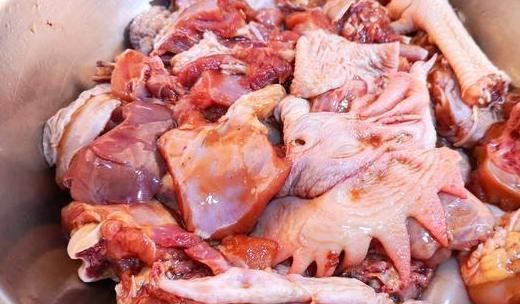 炖鸡时,要不要先焯水?大厨:教你正确做法,鸡肉鲜香又入味