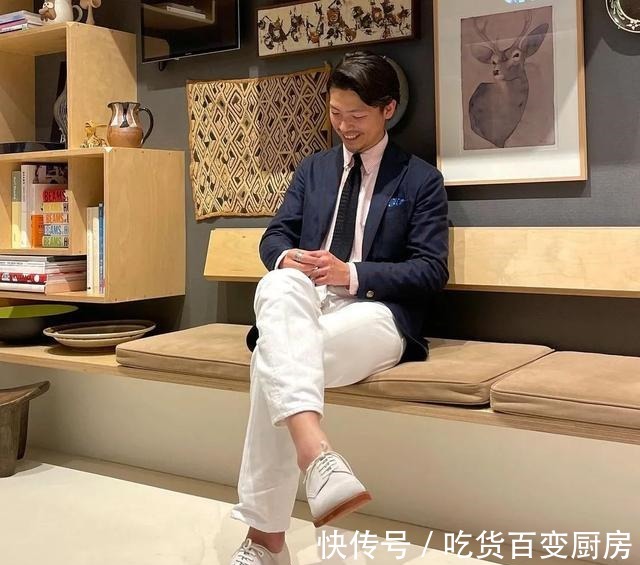 white 到底是什么人,敢穿白皮鞋!