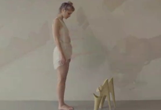鞋尖|世界上最奇葩的高跟鞋，难道就是传说中的跪着也要走完嘛啊？