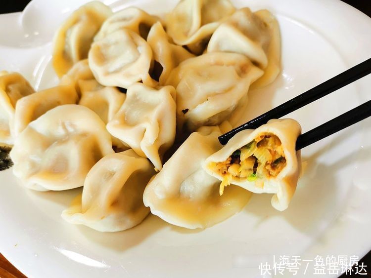 中年夫妻的午餐，好吃营养还实惠，网友：要是我，一定要多喝两杯