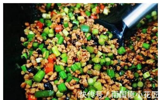 此菜名字“不雅观”,让人没有食欲,却适合用于下酒下饭,美味