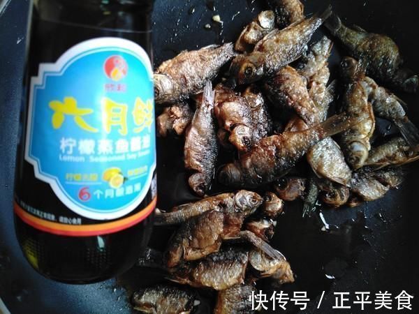 鱼腥的“克星”是它,不是葱和姜,做鱼时加一点,鱼肉鲜嫩无腥味