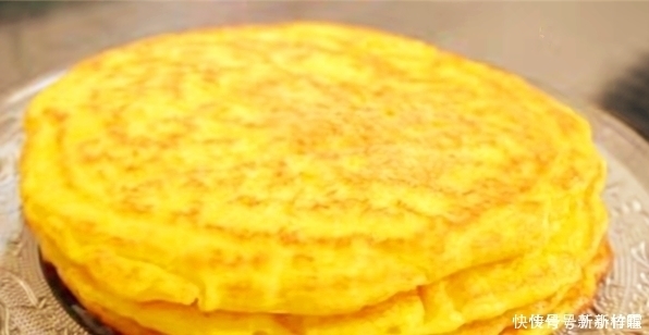 南瓜新吃法,比做南瓜饼还香,手不沾面,简单易做,饭店都买不到