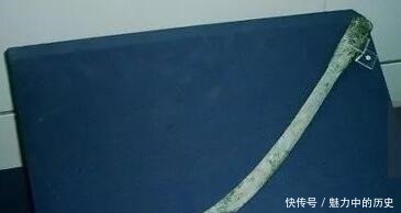 秦始皇兵马俑坑中出土吴钩,让人一看才知道,这种兵器灭绝的原因!