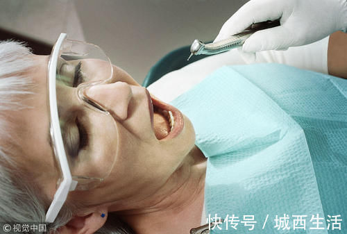 牙周炎|总是口臭得让人作呕？简简单单4个方法，帮你恢复清新的口气！